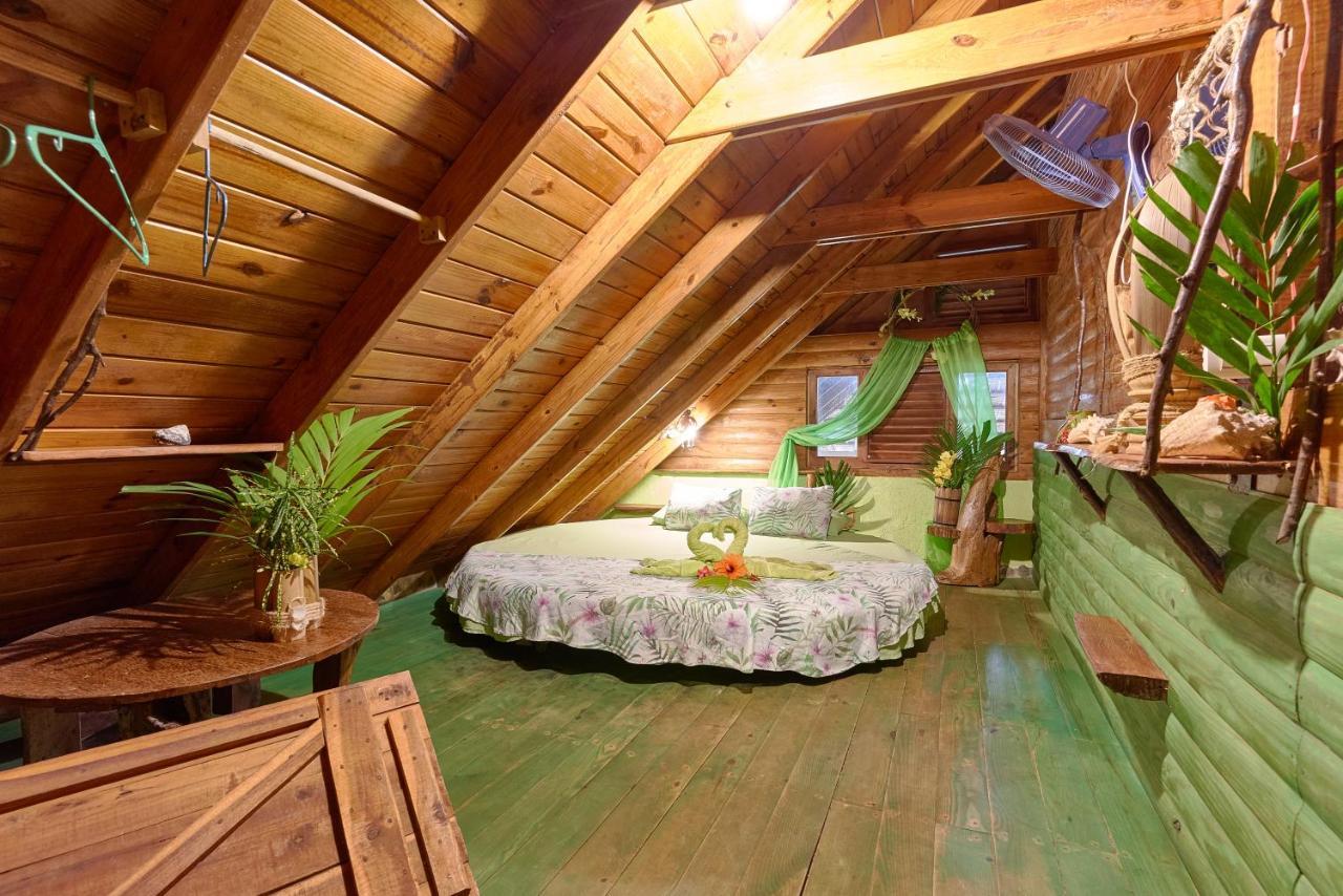 Chalet Tropical Hotel & Restaurant-Pizzeria Las Galeras Bagian luar foto