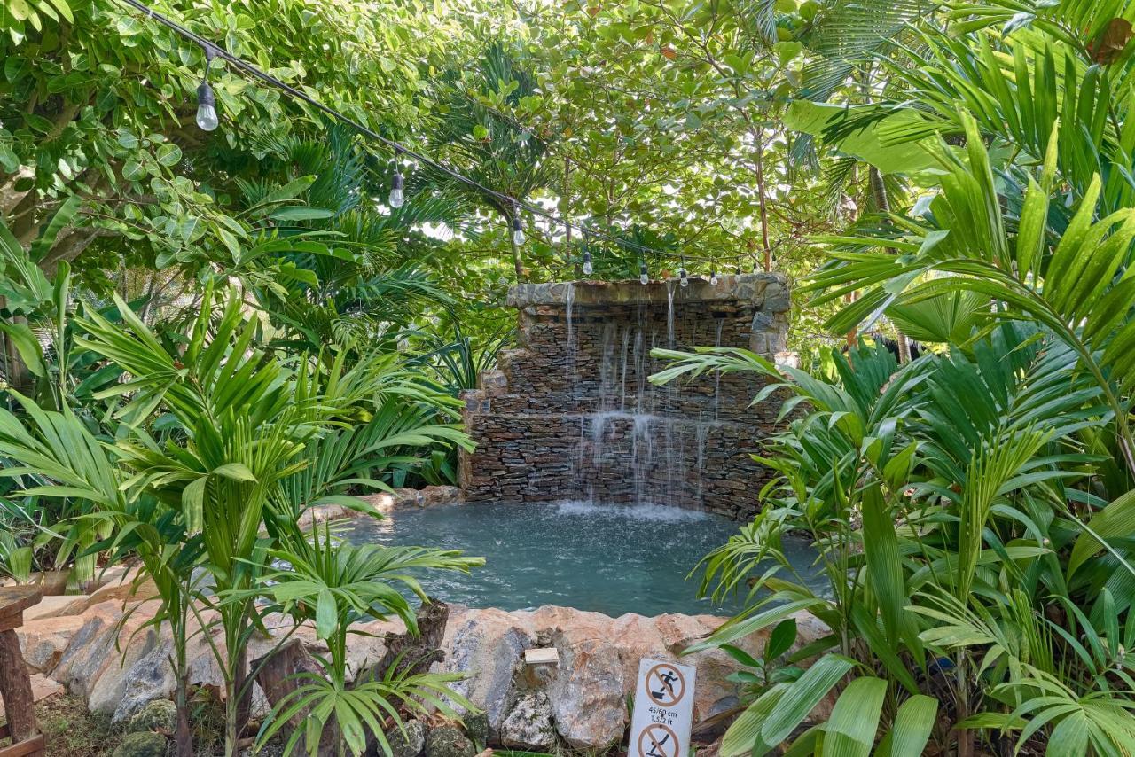 Chalet Tropical Hotel & Restaurant-Pizzeria Las Galeras Bagian luar foto