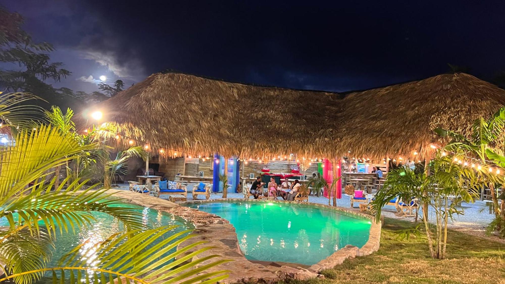Chalet Tropical Hotel & Restaurant-Pizzeria Las Galeras Bagian luar foto