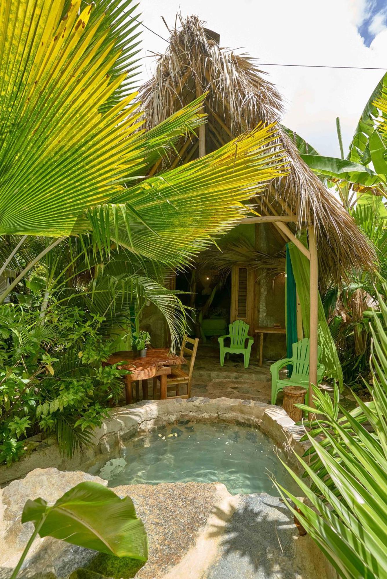 Chalet Tropical Hotel & Restaurant-Pizzeria Las Galeras Bagian luar foto