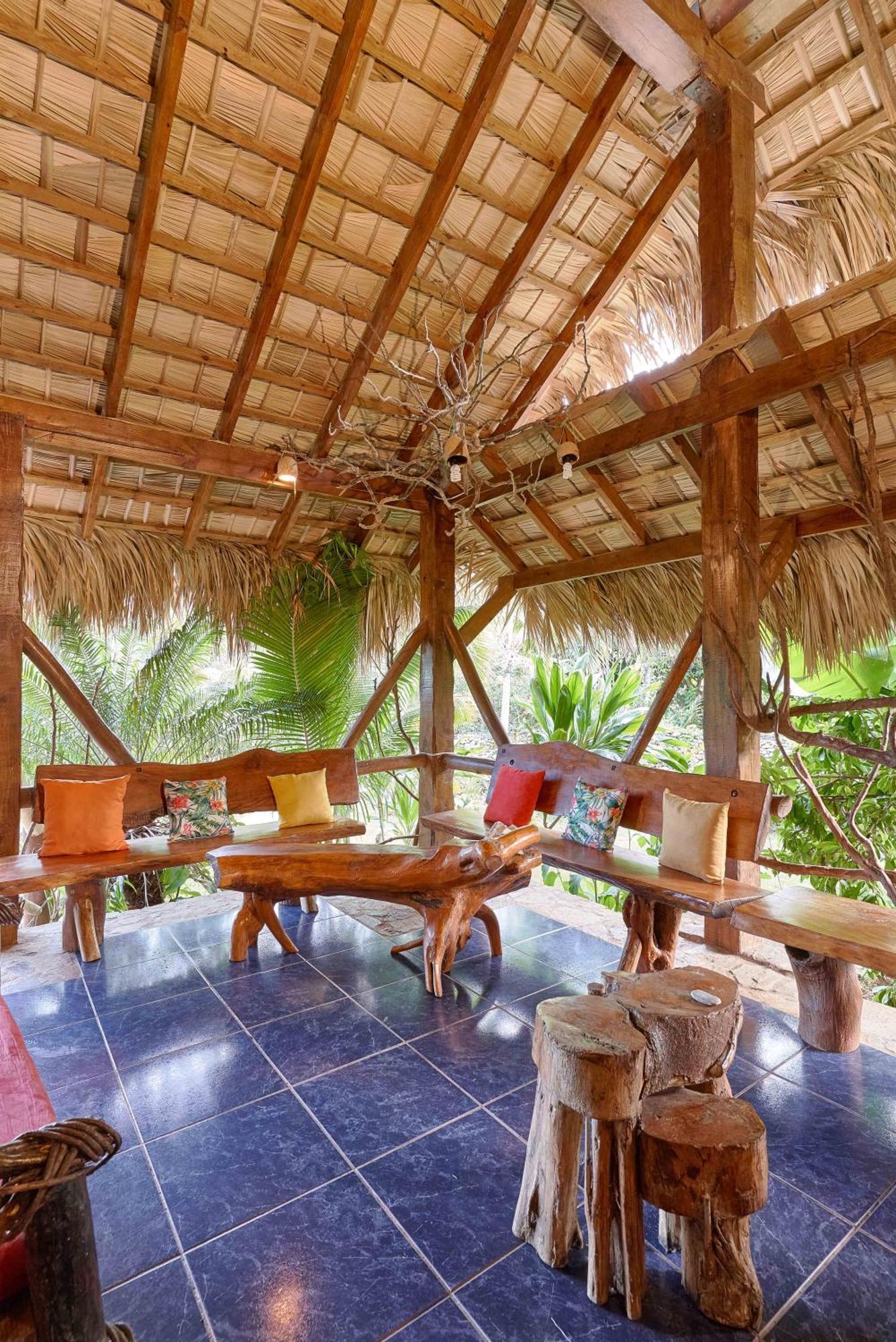 Chalet Tropical Hotel & Restaurant-Pizzeria Las Galeras Bagian luar foto