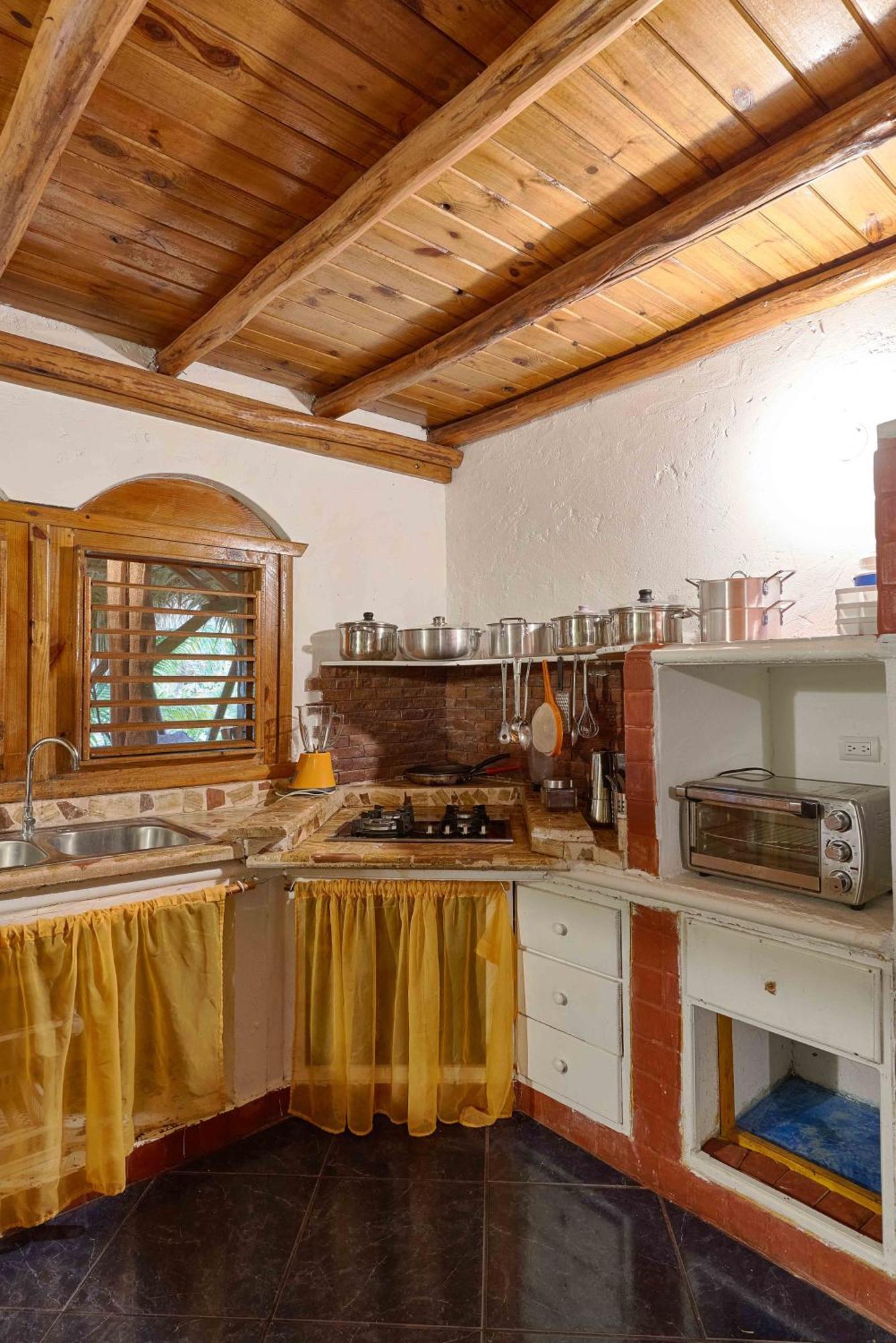Chalet Tropical Hotel & Restaurant-Pizzeria Las Galeras Bagian luar foto