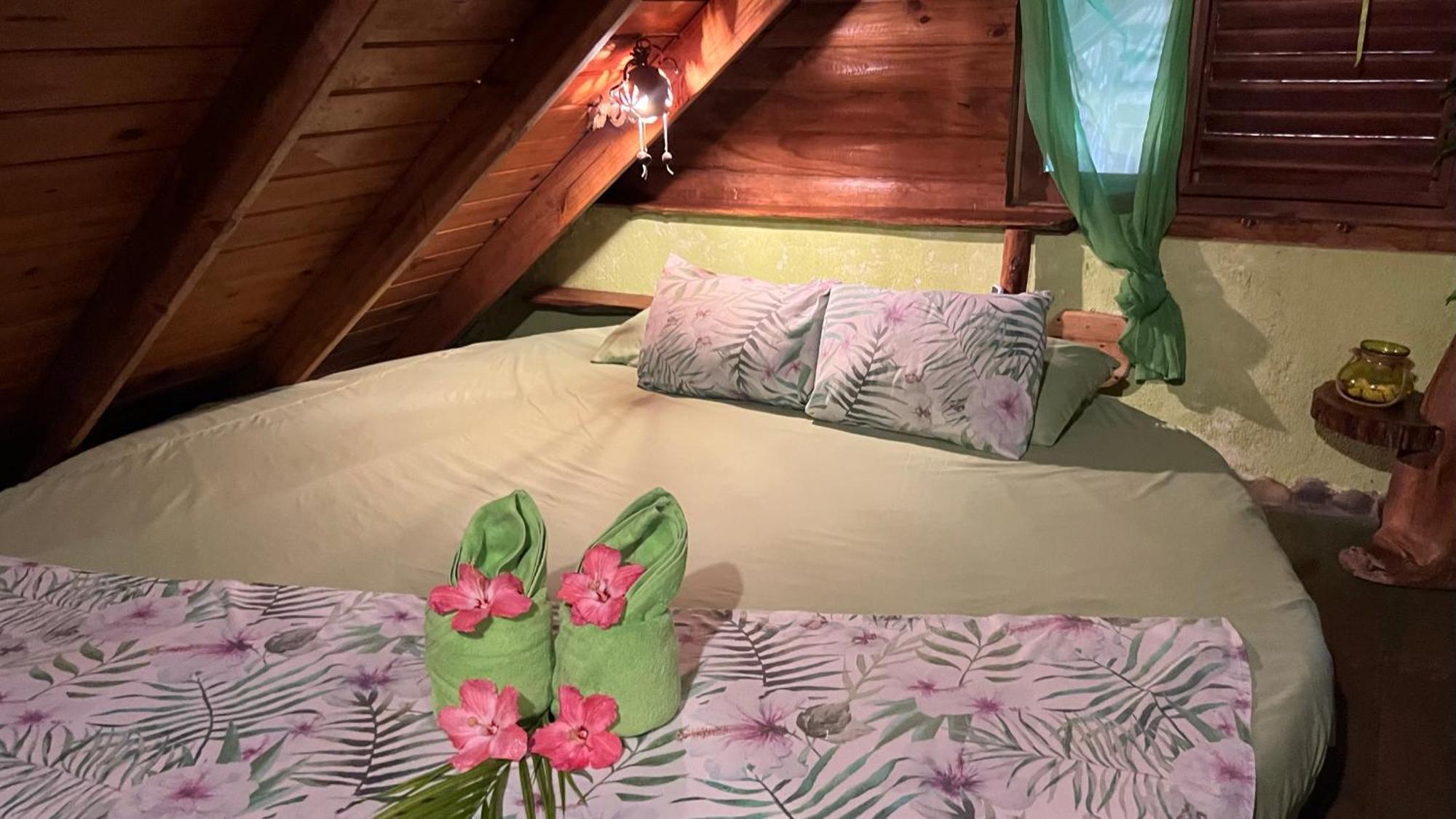 Chalet Tropical Hotel & Restaurant-Pizzeria Las Galeras Bagian luar foto