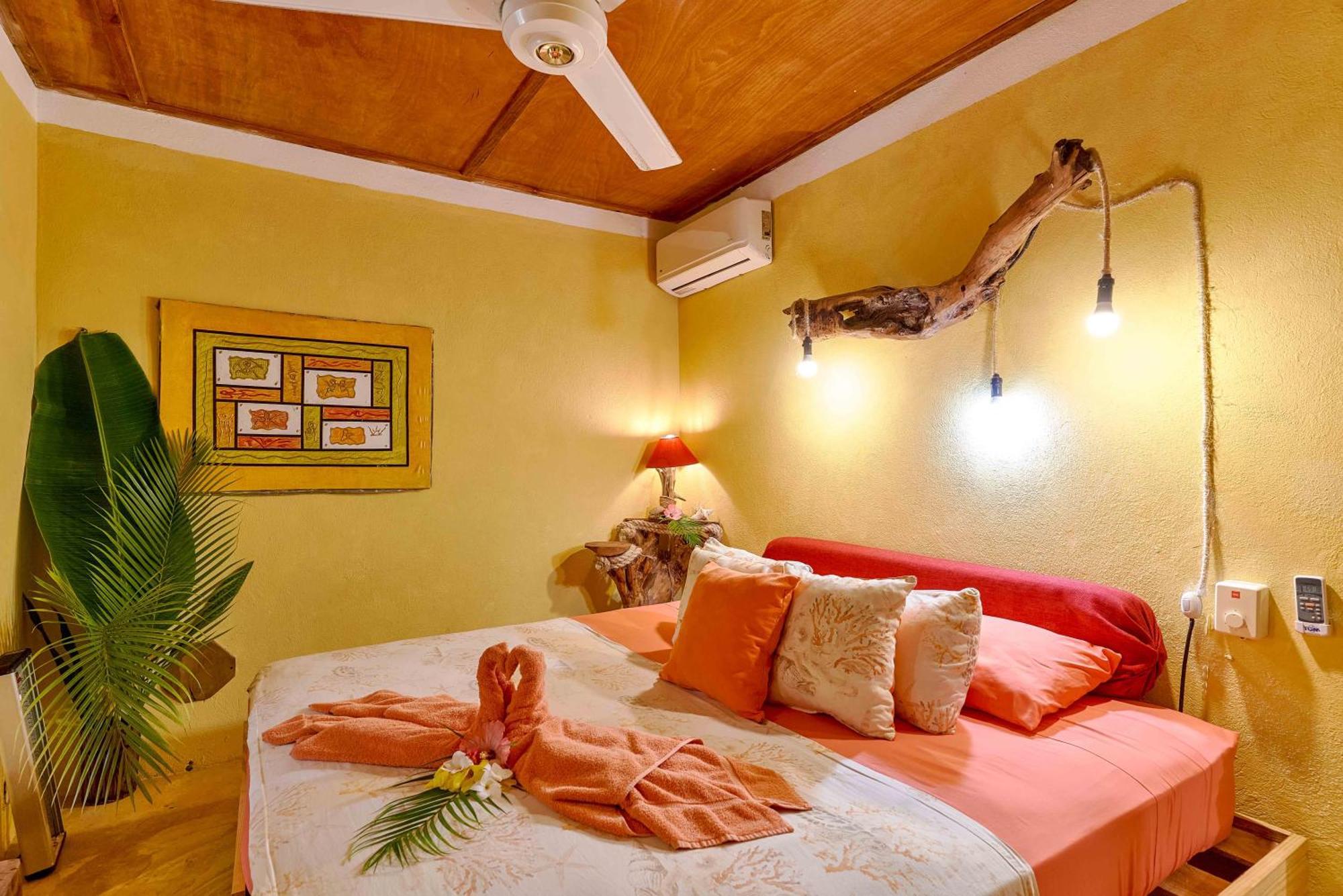 Chalet Tropical Hotel & Restaurant-Pizzeria Las Galeras Bagian luar foto