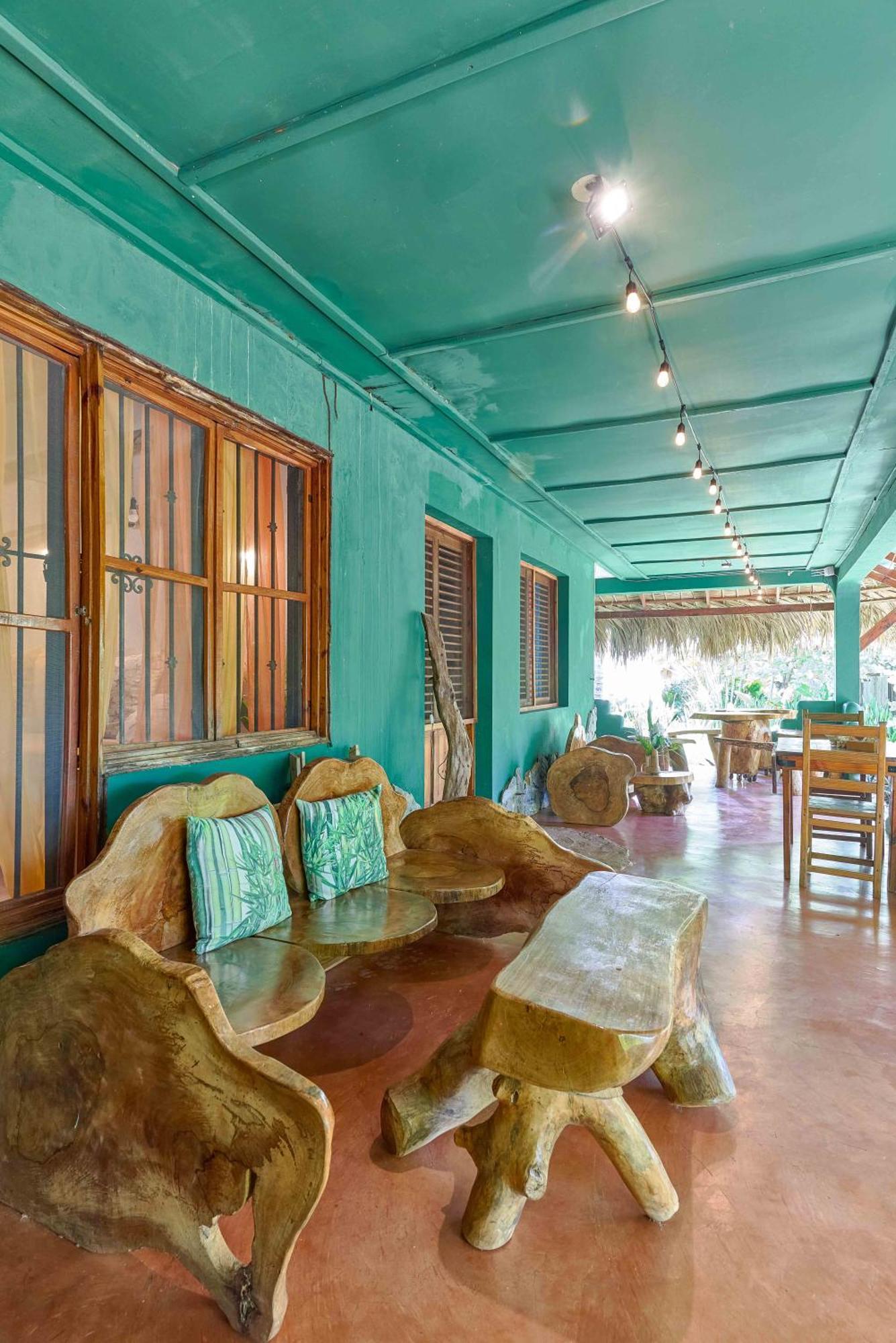 Chalet Tropical Hotel & Restaurant-Pizzeria Las Galeras Bagian luar foto