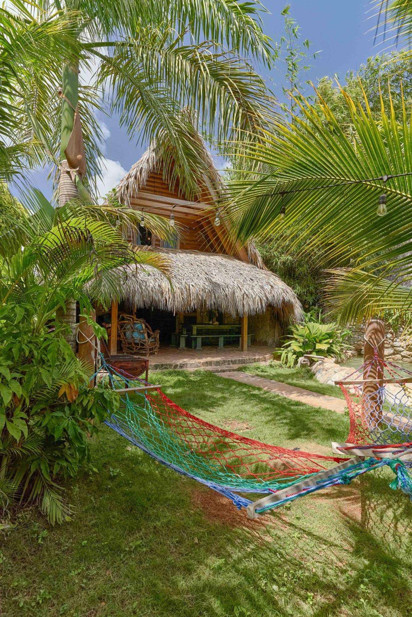 Chalet Tropical Hotel & Restaurant-Pizzeria Las Galeras Bagian luar foto