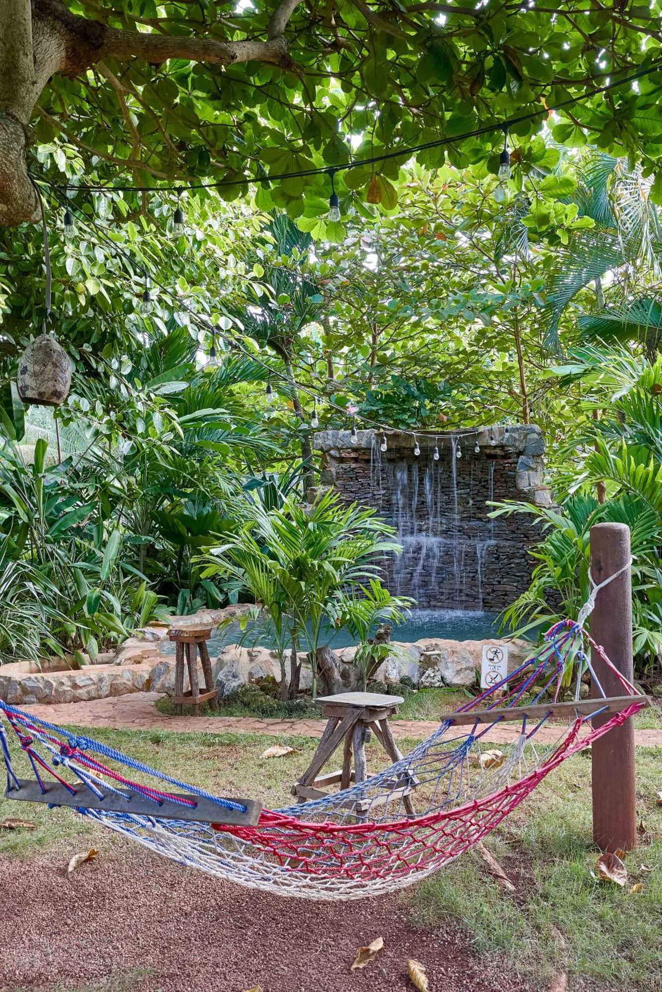 Chalet Tropical Hotel & Restaurant-Pizzeria Las Galeras Bagian luar foto