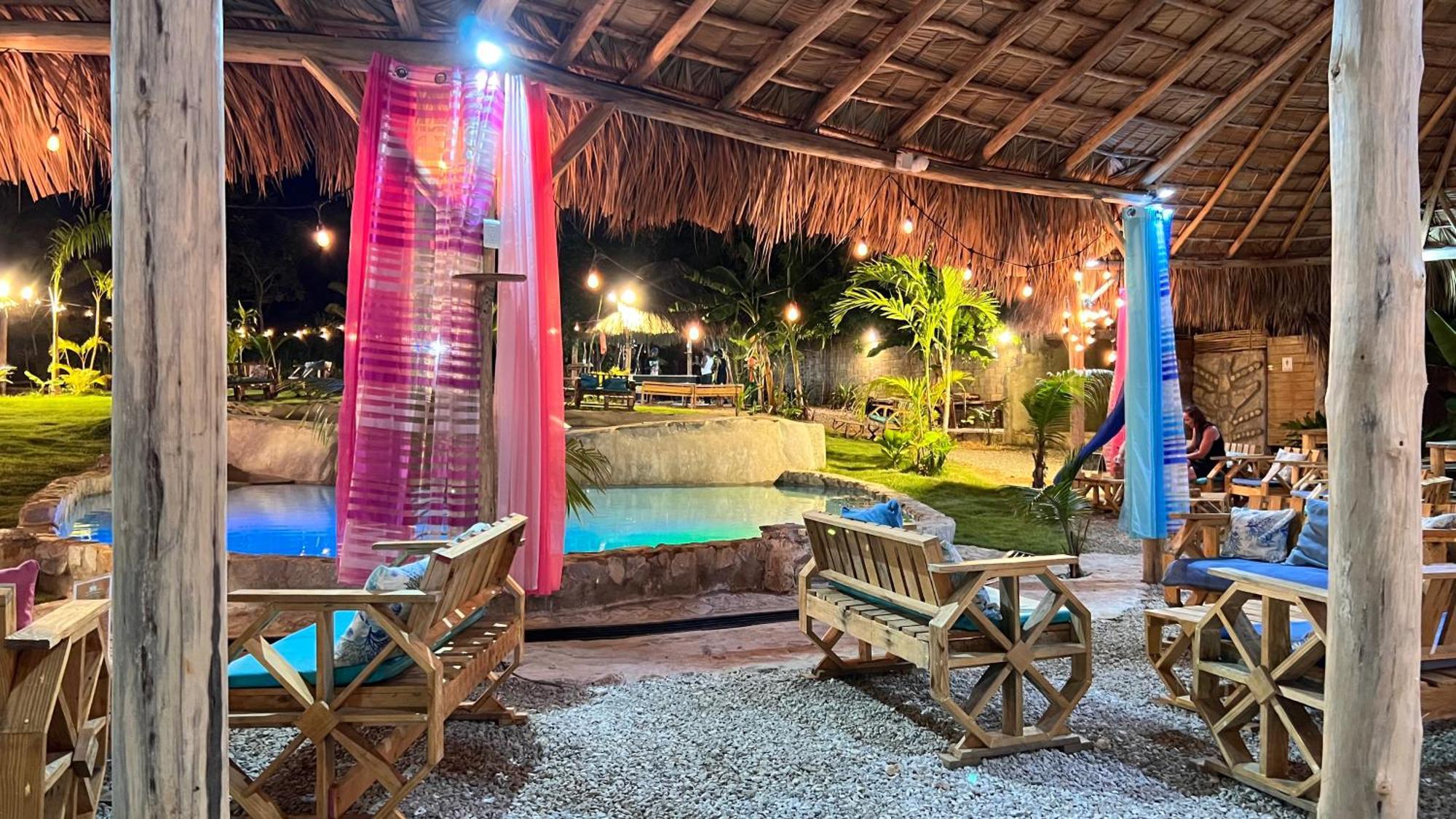 Chalet Tropical Hotel & Restaurant-Pizzeria Las Galeras Bagian luar foto
